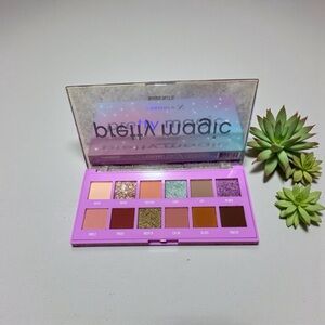 NIB! Formula Z Pretty Magic Eyeshadow Pallet!